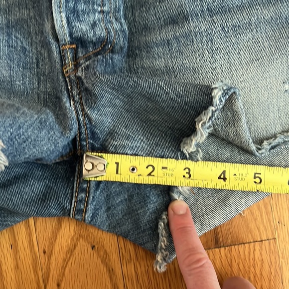 Levi’s cutoff denim jean shorts, size 29 - Picture 4 of 6